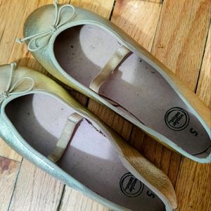Kids size 5 gold flats
